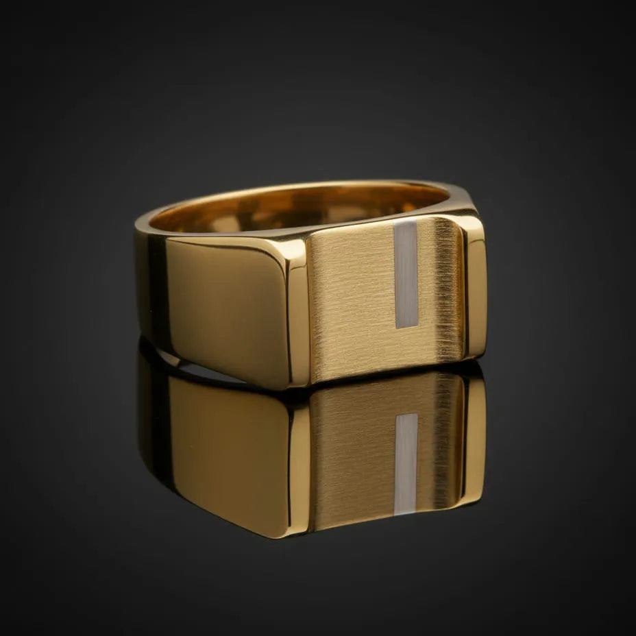 Mantor Tor Smart 1 18K gold signet ring with vertical silver stripe on black background